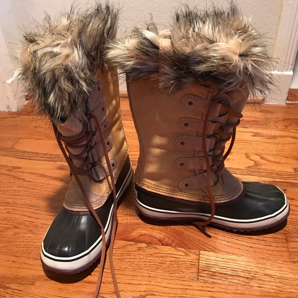 Women’s Sorel Joan of Arctic Boots Size 8.